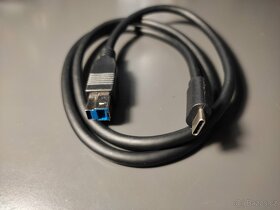 Různé typy kabelů USB A, USB C, DP, HDMI, VGA, DVI atd.. - 5