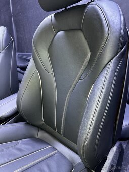BMW 5 G30 LCI M-Paket kuzeny interier sedacky - 5
