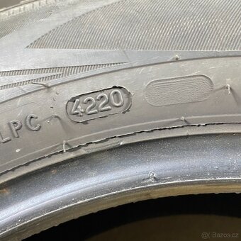 Zimní pneu 215/45 R17 91V Nexen 8mm - 5