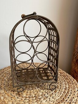 Rustikální kovový držák na víno Nové - 5