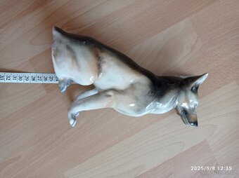 Vlčák, porcelánová soška - 5