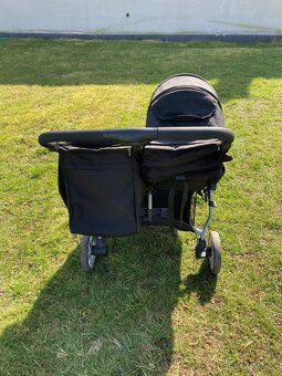 Letni kocarek pro dvojcata - 5