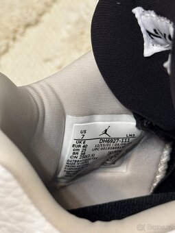 Air Jordan 4 Retro - Military Black - 5