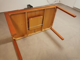 Rozkladaci jidelni stul, kožená sedačka - 5