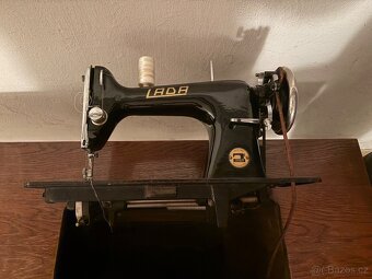 Šicí stroj LADA - 5