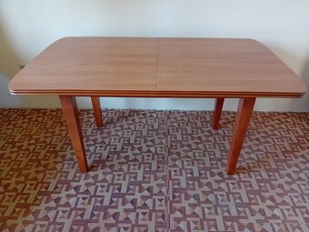 Jídelní rozkládací stůl + 6 židlí - třešeň - 5