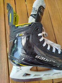 Brusle Bauer Supreme M4 S22 Int. 4,5 Fit 3 - 5