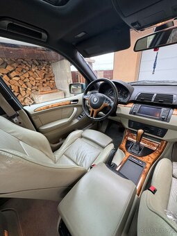 BMW X5 4.4i - 5