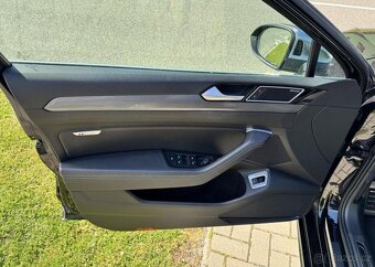 Volkswagen Passat 2.0 TDI RLINE TAŽNÉ DYNAUDIO nafta manuál - 5