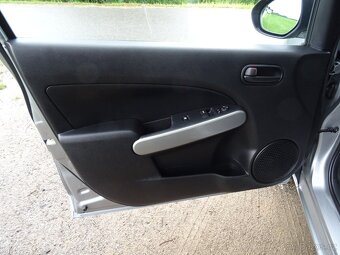 Mazda 2 1,4i 16V 55kW klimatizace, servis jen Mazda - 5