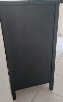 KOMODA HEMNES S OCHRANNÝM SKLEM - 5