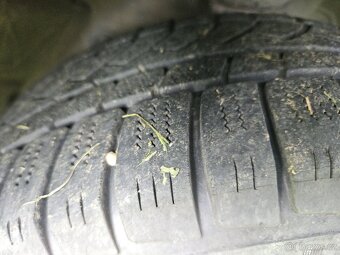 3 zimní pneu Vraník 215/55 R17 na dojetí, volat - 5