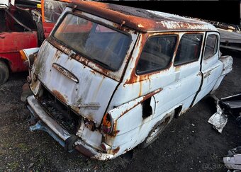 Škoda Octavia 1961 a 1969, na renovaci. Možná doprava. - 5