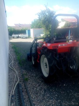 Hinomoto NZ 230 s nakladačem - 5