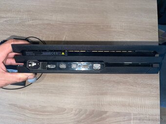 PlayStation 4 Pro 1TB SSD + 2 ovladače + dokovací stanice - 5