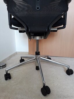 Kancelářská židle - Vitra ZÁNOVNÍ PC 18 500,- - 5