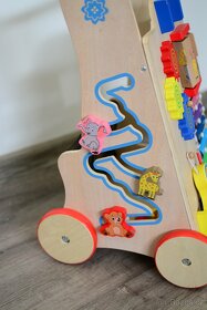 Kinderplay dřevěně interaktivní chodítko - 5