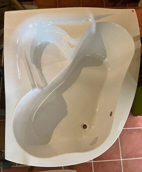 Rohova vana Paria Lux bila 140x140+ zdarma vodovodni baterie - 5