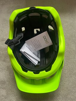 Cyklistická helma Poc Axion - 5