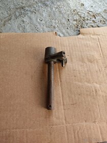 Stupačky, objímky výfuků, hřidel řazení Jawa ČZ - 5