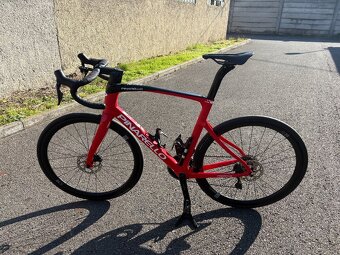 Pinarello X3 Keen Red – Shimano 105 Di2, karbonová kola, wat - 5