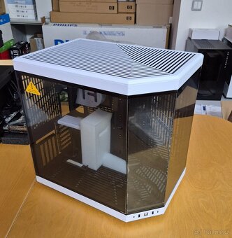 Skříň Hyte Y70 černo-bílá - 5