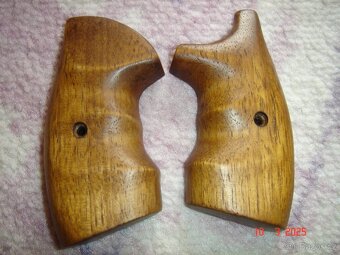 Prodám krásné, nové, dřevěné střenky na revolver Kora - 5