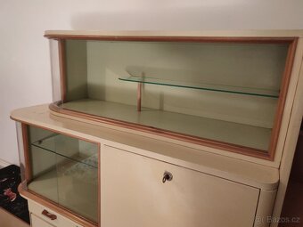 Stara kredenc za odvoz, nutná renovace - 5