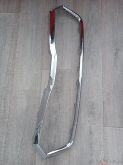 Škoda Octavia 4 Rám přední masky - 5