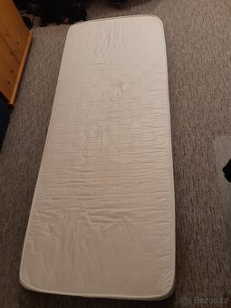 Stůl, křesla a matrace z karavanu. - 5