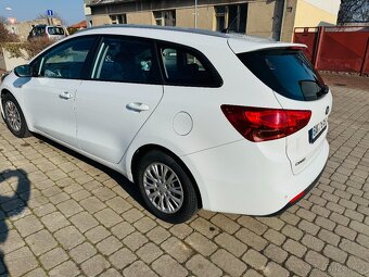 KIA Cee'd II Combi 1.6 GDi Comfort Plus SW - 5