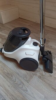 Nový bezsáčkový vysavač Electrolux EC41 - 2SW - 5