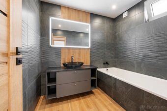LUXUSNÍ byt Čebín 4kk 155m2 ( vč. zahrada, balkon, parking) - 5