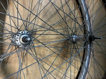 Prodám dvě přední kola 25x630 pro kolo Favorit - 5