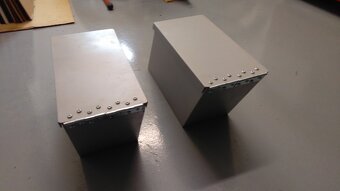 Plechové bedny/boxy na traktor nebo bagr... - 5