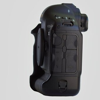 Prodám bývalou profesionální vlajkovou loď CANONu EOS-1Dx - 5