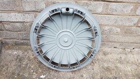 Plechové disky 6Jx15 s pneumatikami, na BMW řady 5, 1991 - 5