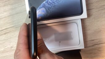 Prodám černý iPhone XR 64GB - 5
