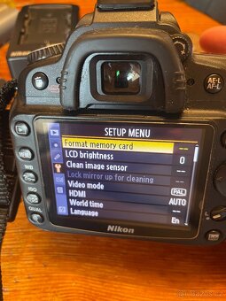 Nikon D90 + 2x objektiv, stativ, batoh, knihy a další přísl. - 5