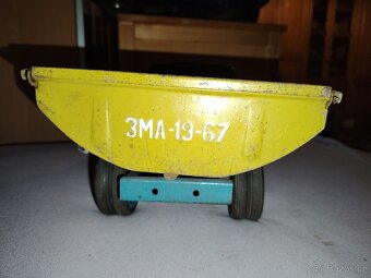Ruské plechové auto - 5