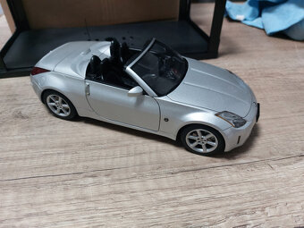 model auta Nissan 350 Z Roadster 1:18 Autoart - 5