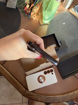 Samsung Galaxy S23 - 5