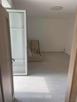Prodám Byt - Hořovice 1+kk 36m2 se zahrádkou - 5