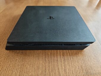 Playstation 4 Slim, 2TB SSD, 4 ovladače, 7 her - 5