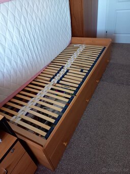 DŘEVĚNA  POSTEL -  VELKY ÚLOŽNÝ PROSTOR - 5