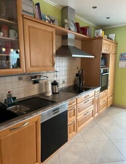 Kuchyně z masivu se spotřebiči a ostrůvkem,5606 - 5