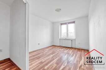 Pronájem částečně zařízeného bytu 2+kk se šatnou, 49 m2, ul. - 5