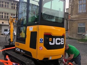 Minibagr JCB 19C-1 - 5