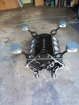 Konferenční stolek z bloku motoru V8 Mercedes Benz. - 5