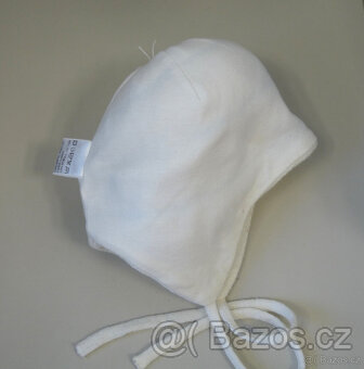 Bílá čepice s bambulí. - 5